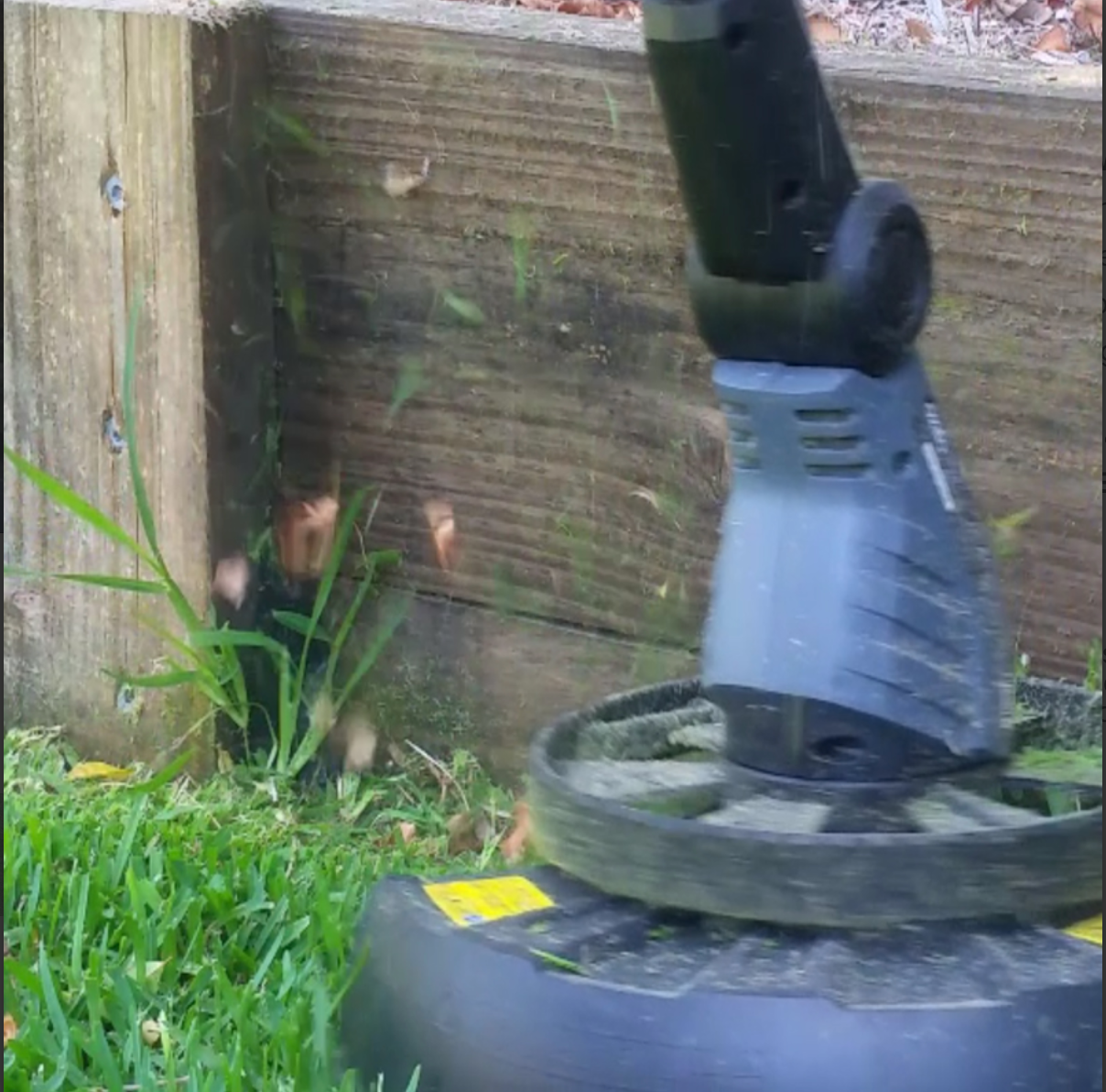 EzySNIP Garden Tool for Perfectly Trimmed Garden Lawns